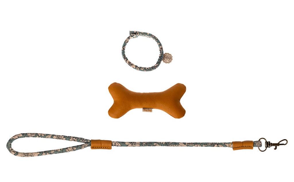 Puppy Accessories In Suitcase Blue - Maileg