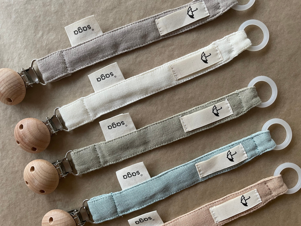 SAGA COPENHAGEN PACIFIER CLIP - DOVE