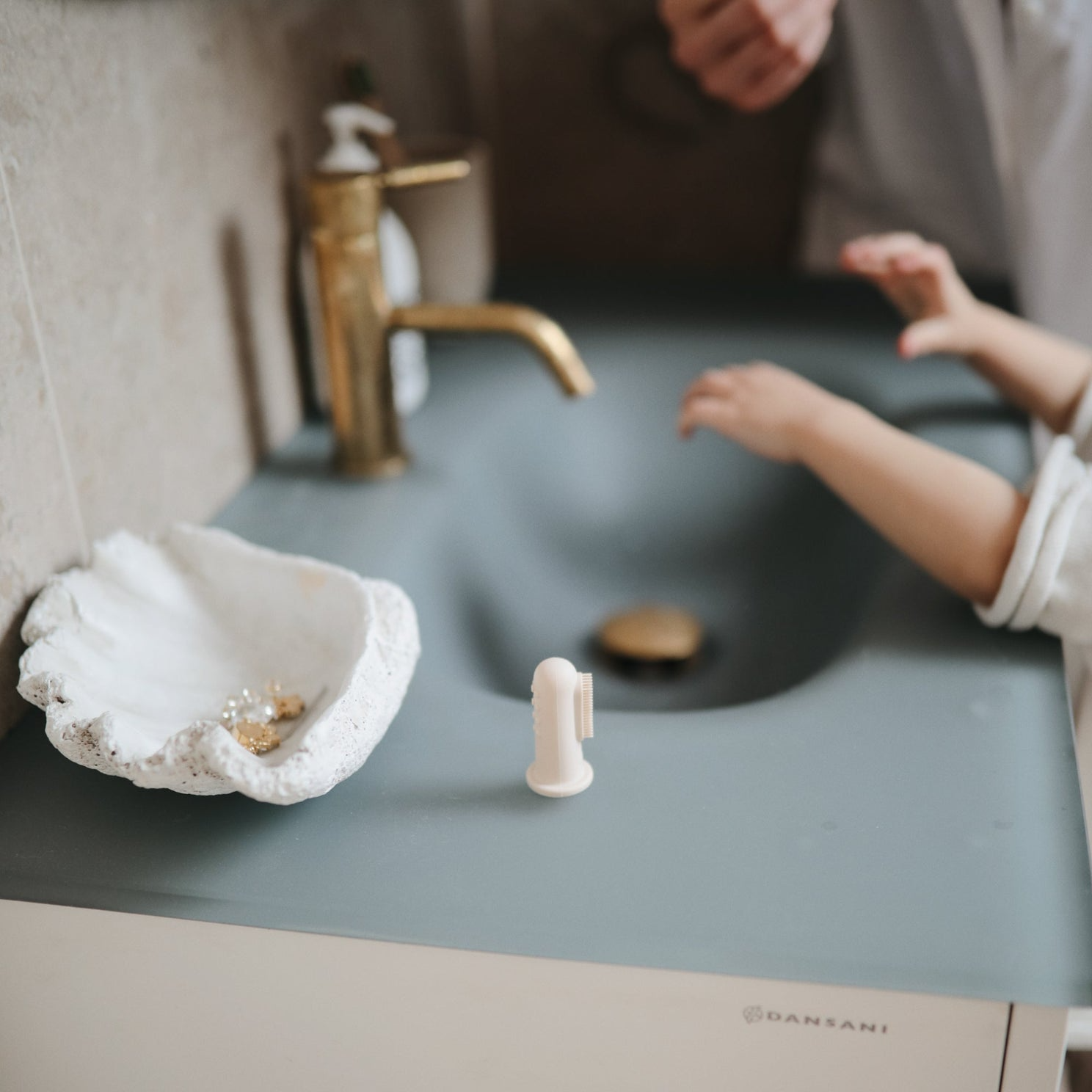 Mushie - Finger Toothbrush pk 2 - Tradewinds/Stone