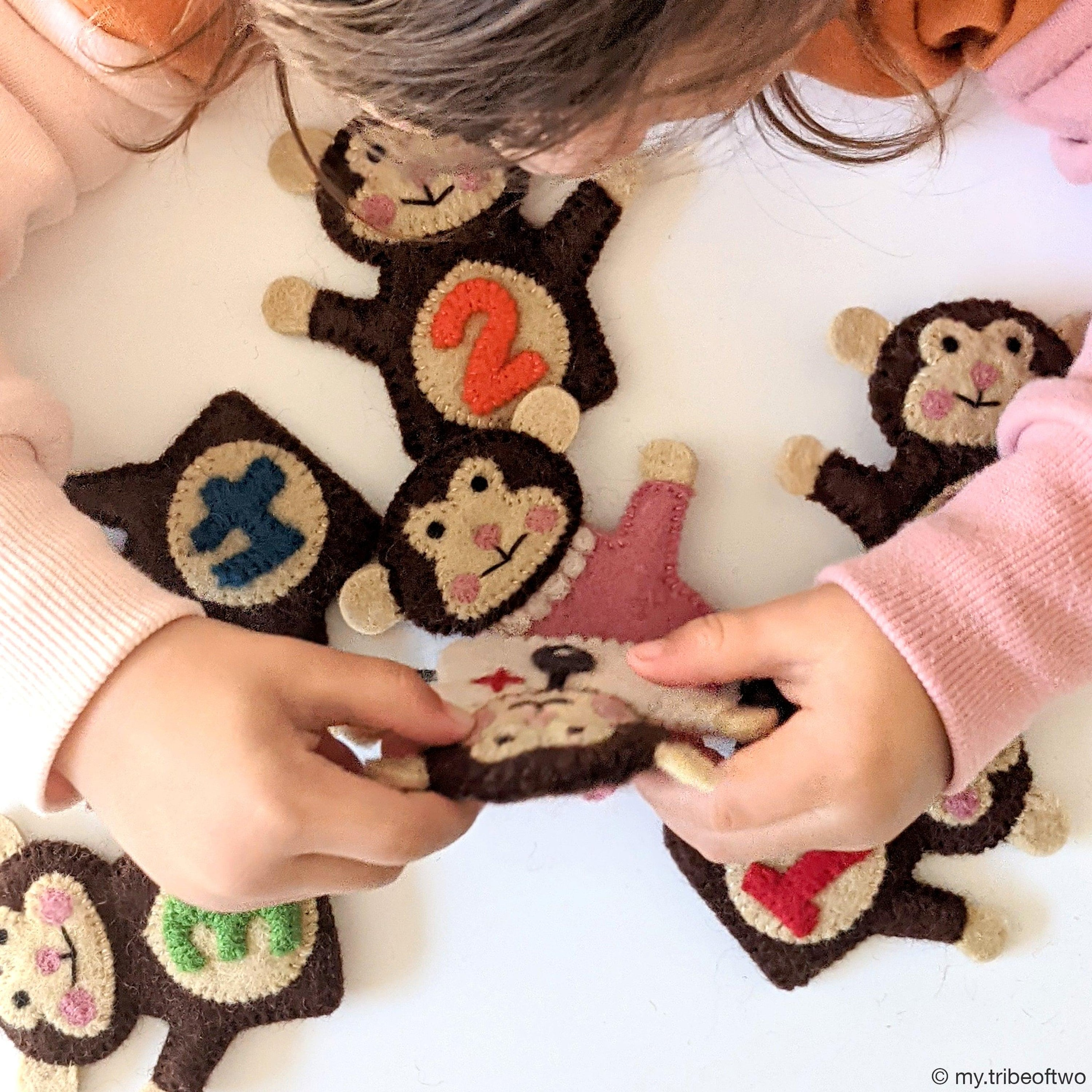 Tara Treasures - Five Little Monkeys Finger Puppet Set
