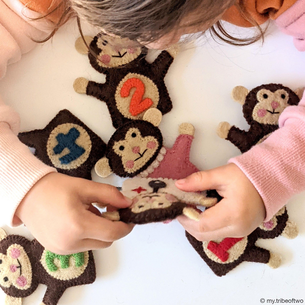 Tara Treasures - Five Little Monkeys Finger Puppet Set