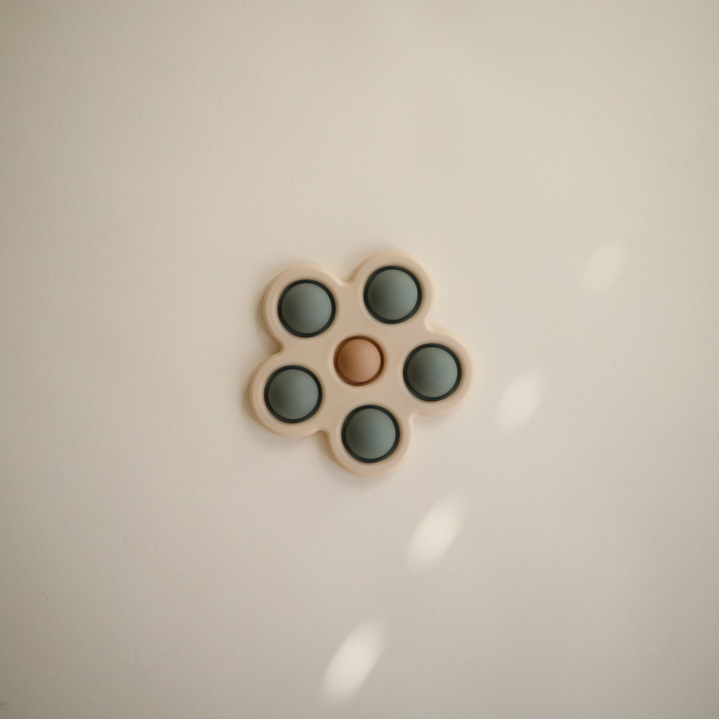 Mushie - Flower Press Toy - Dried Thyme/Natural/Shifting Sands