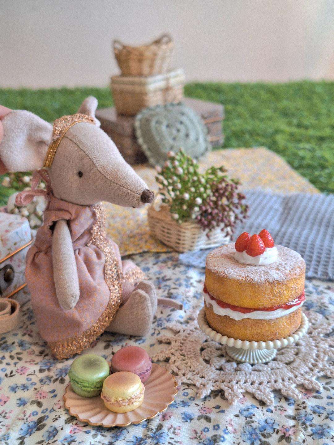 Ratatouille Miniatures -  Victoria Sponge