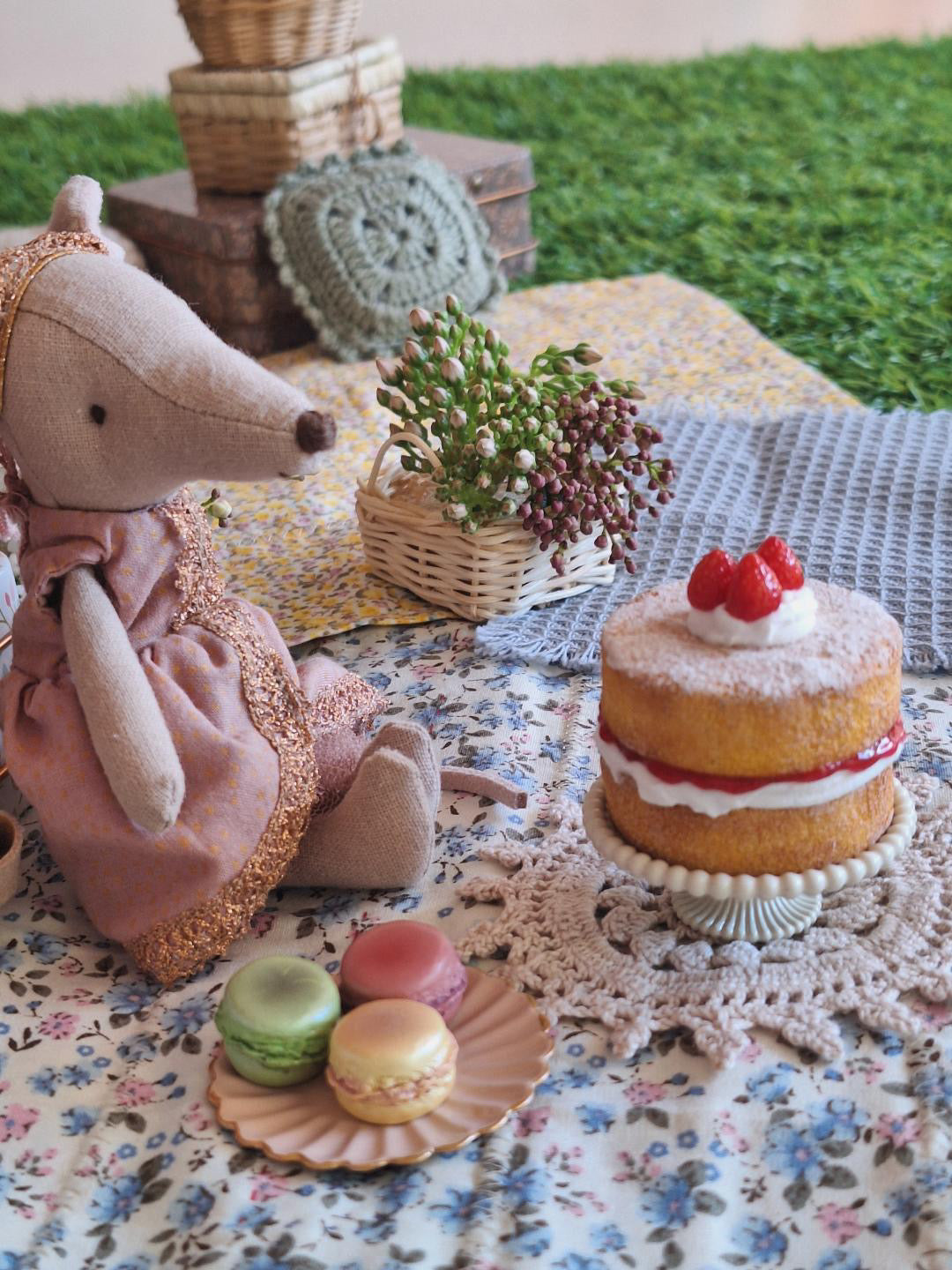 Ratatouille Miniatures -  Victoria Sponge