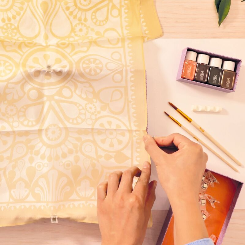 Djeco - Atelier 11 - Floral Silk Scarf Painting Kit