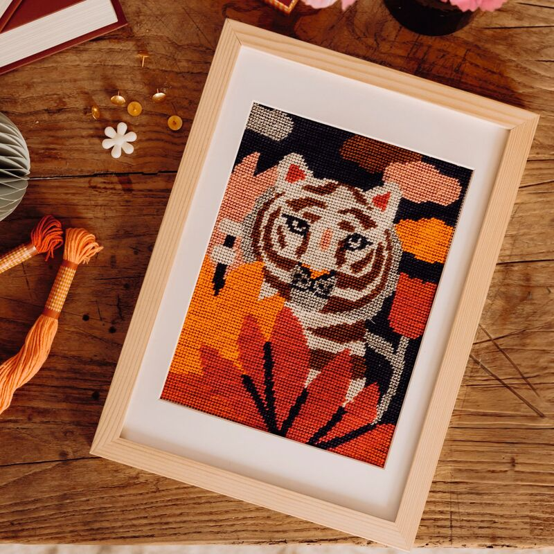 Djeco - Atelier 64 - Tiger Needlepoint Kit