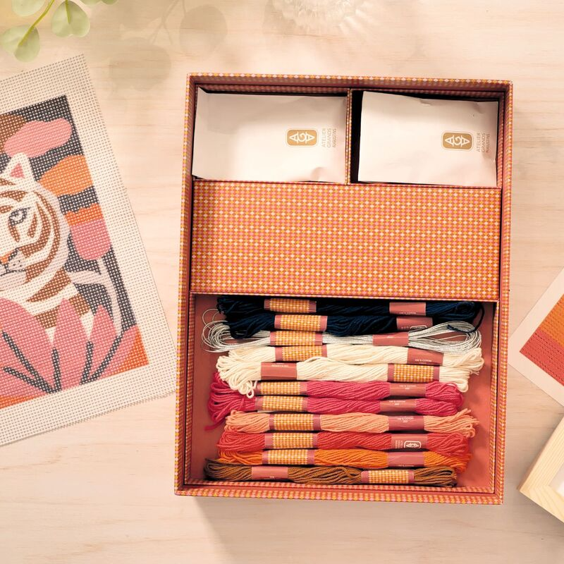 Djeco - Atelier 64 - Tiger Needlepoint Kit