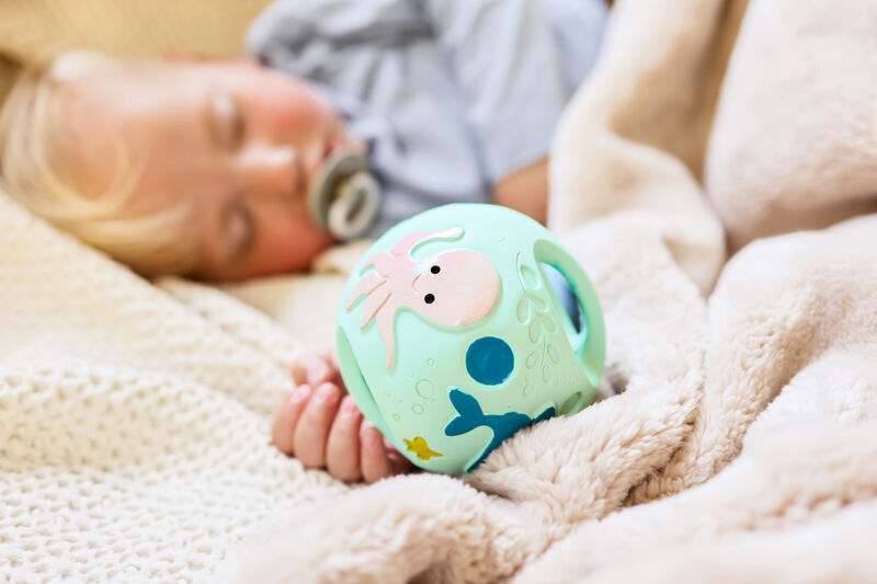 Tikiri Ocean Blue Grabbing Ball Natural Rubber Toy