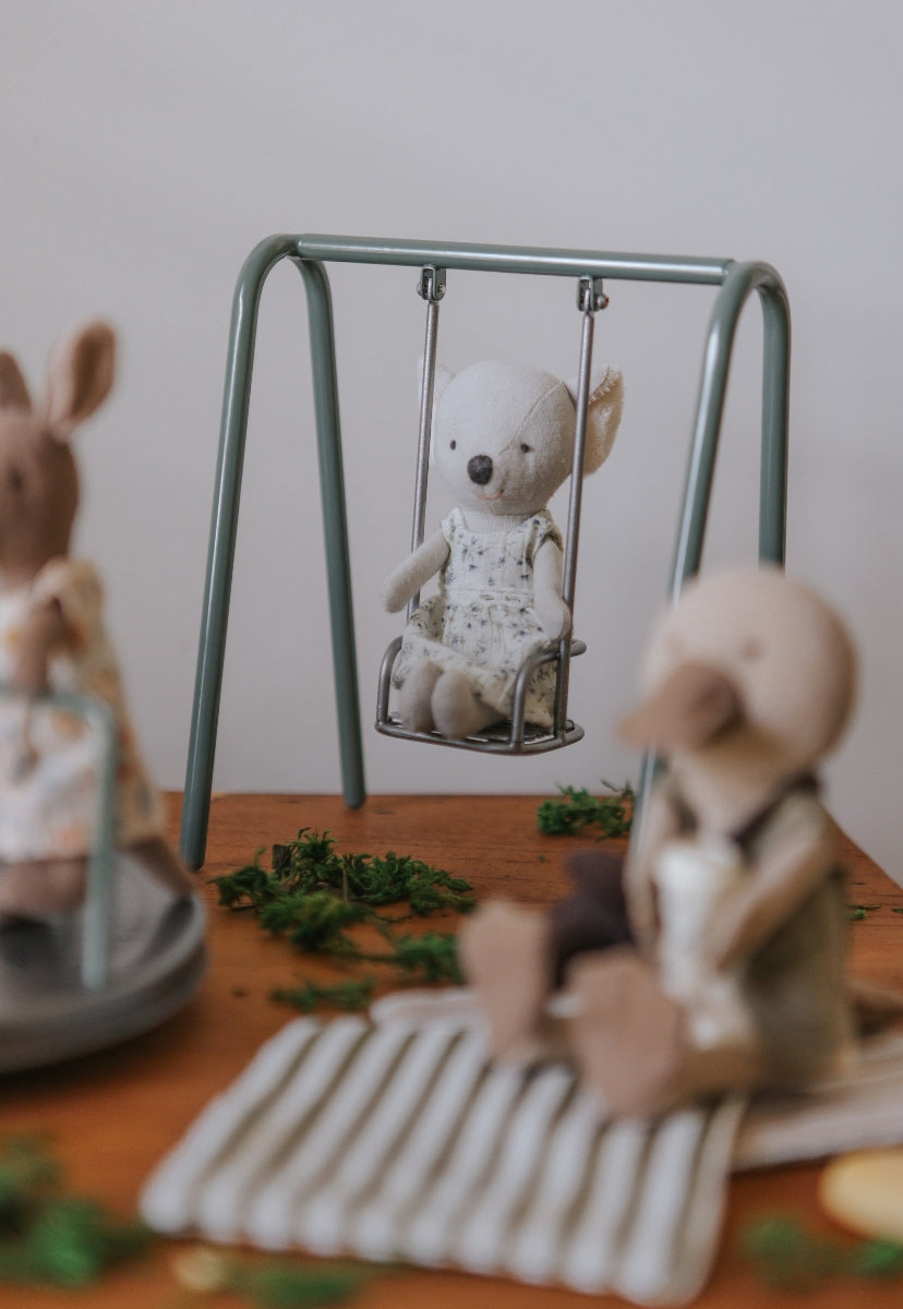 Rugaroo - Playground Swing