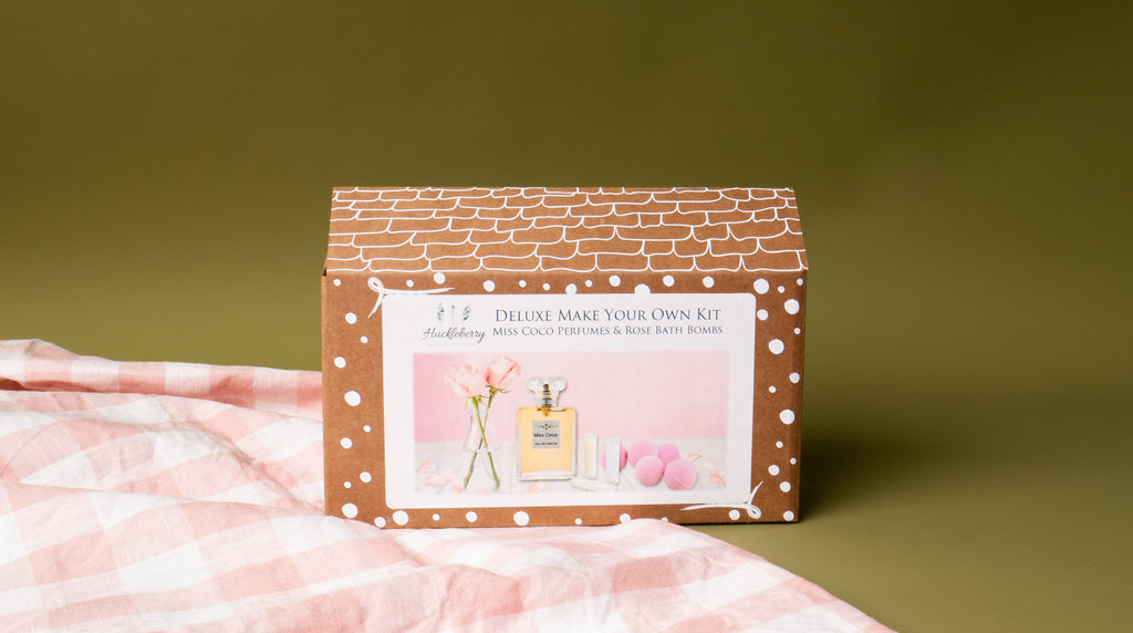DELUXE HOUSE GIFT BOX - PERFUMES & BATH BOMBS