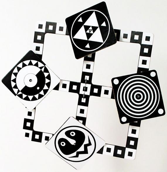 BLACK & WHITE BABY MOBILE