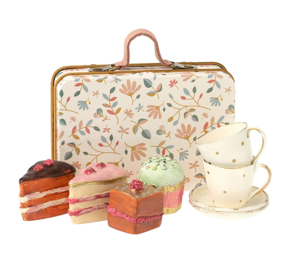 CAKE SET IN SUITCASE
